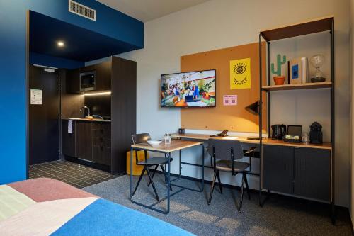 The Social Hub Toulouse Extended Stay - image 4