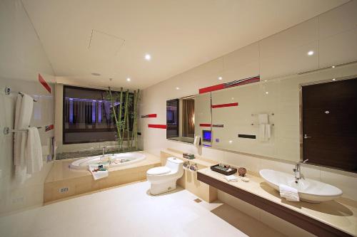 room detail thumbnail 2