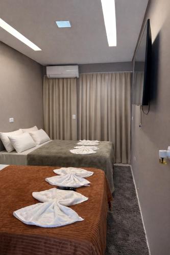 2 double beds, 1 twin bed
