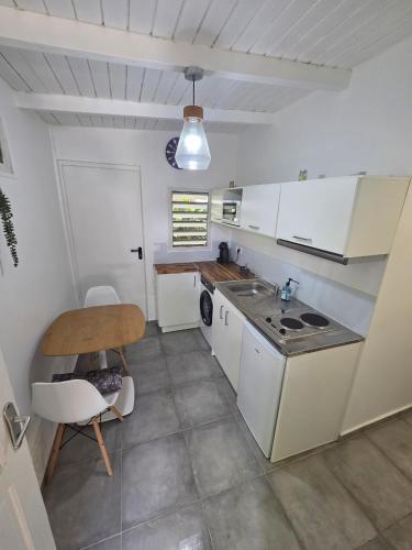 Gite therese BAIE MAHAULT Chez l 'Habitat in Baie-Mahault