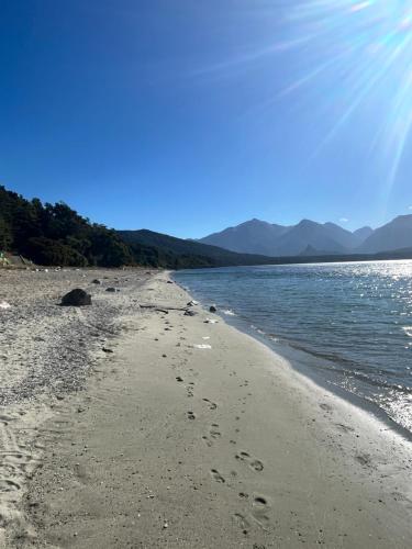 Cozy Sleep out in Manapouri in มานาปัวริ