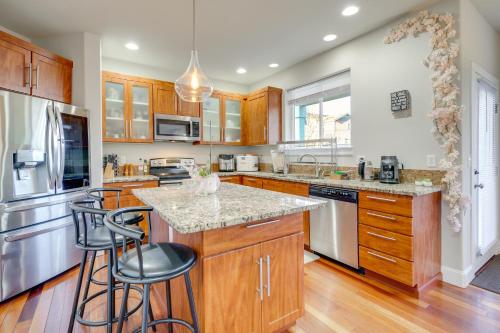 Gateway to Seattle! Lynnwood Home w/ Gazebo & Yard in Paine Field-Lake Stickney (WA)