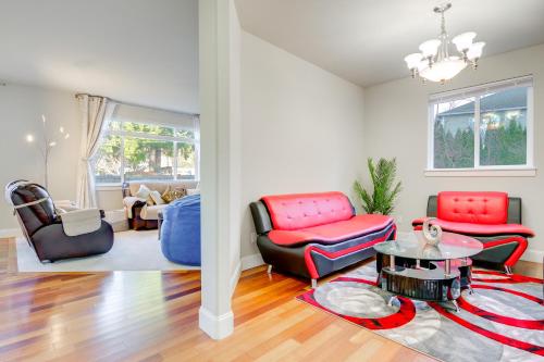 Gateway to Seattle! Lynnwood Home w/ Gazebo & Yard in Paine Field-Lake Stickney (WA)