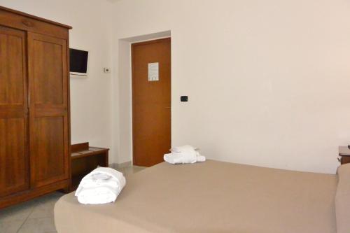 Double Room image 6