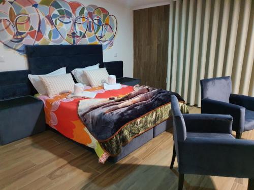 1 king bed, 2 twin beds
