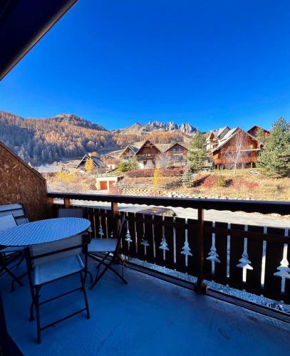 Triplex 6 personnes Chalet au pied des pistes in Reallon