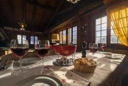 Chalet Le Zirizui - Authentique refuge alpin avec vue imprenable in Liddes