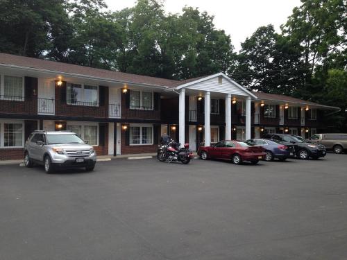Coachman Motor Lodge