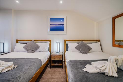 2 double beds, 1 twin bed