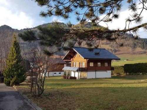 Holiday Home Chalet mit grossem Umschwung by Interhome in 沙爾梅