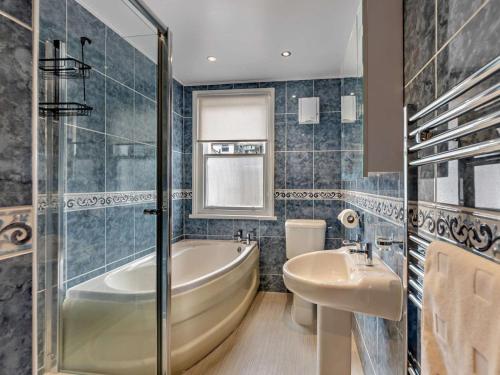 2 Bed in Keswick oc-sz026, Keswick (photo 3)
