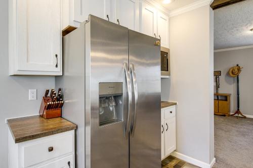 Near State Park! Pet-Friendly Home in Crossville in 克羅斯維爾
