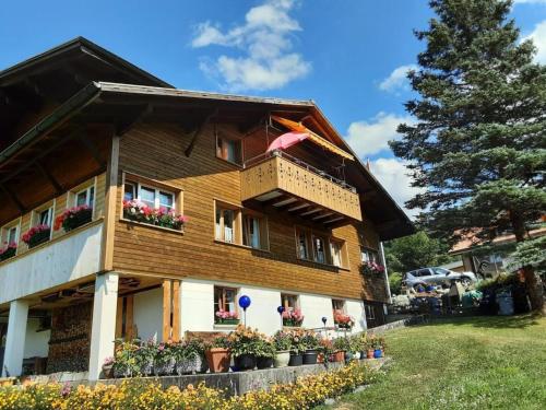 Apartment Chalet Bergfrieden by Interhome in Rohrmatten, Schweiz