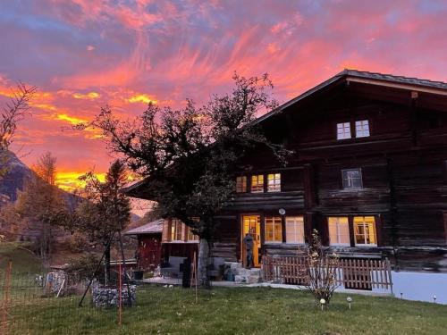 Holiday Home Chalet Brünig mit zwei Wohnungen by Interhome in Meiringen, Schweiz