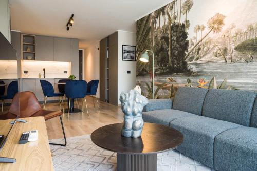 Las Condes 2BR Apt Pool & Views for 5