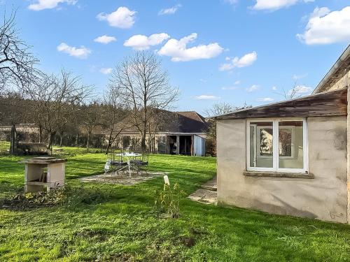 Сад, L'évasion Normande (L'evasion Normande) in Екуш