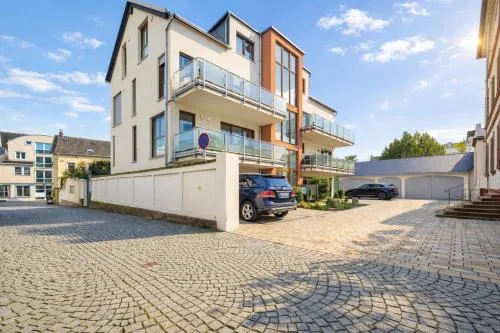 KStay Apartment-Kombi im EG und DG für bis zu 8 Personen mit Dachterrasse, Parkplätzen, Smart-TVs in Eltville am Rhein, Deutschland