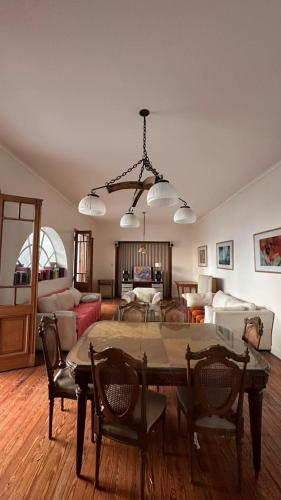 Amorrortu's House - Spacious House Meters Away from Palermo in Colegiales