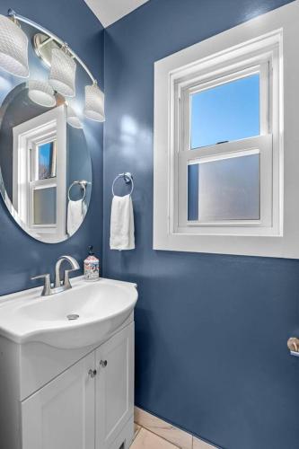 3BR/2.5 BA Townhouse |Downtown Salem w/Parking – khách sạn tại Salem
