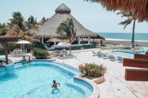 Dos Mundos Pacific Resort in Guatemala City
