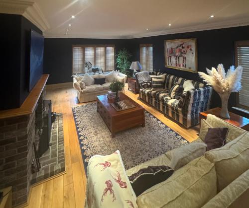 Luxury House on Private Estate with Hot tub and Play Barn in 吉林漢姆