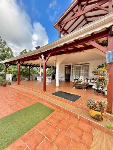 Villa familiale avec jardin et grande terrasse in Petit Bourg
