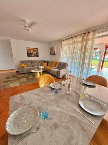 Villa familiale avec jardin et grande terrasse in Petit Bourg