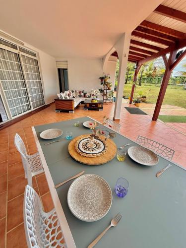 Villa familiale avec jardin et grande terrasse in Petit Bourg