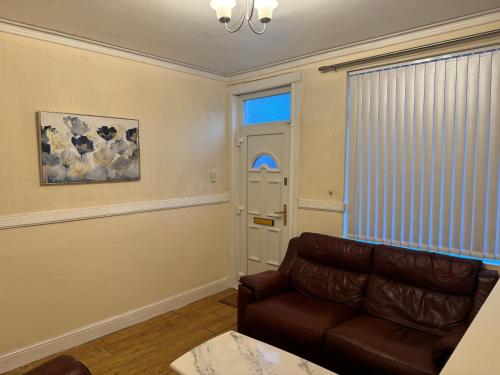客房, Modern two Bedroom Home in Hartshill Great Location Easy Transport in 哈茨希尔