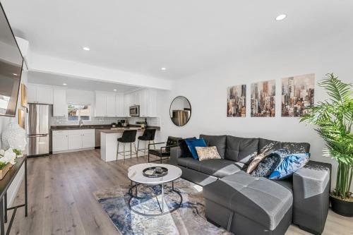 Muirfield Chic City Bungalow with Parking 1,2,3