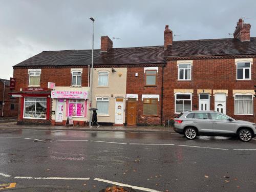 酒店外观, Modern two Bedroom Home in Hartshill Great Location Easy Transport in 哈茨希尔