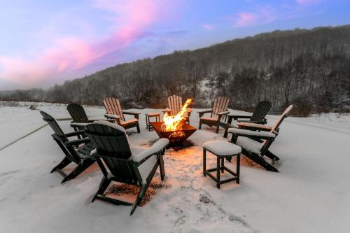 Epic 9-Bed Yellowstone Lodge Theater Bars Sauna & Ski Views - image 2