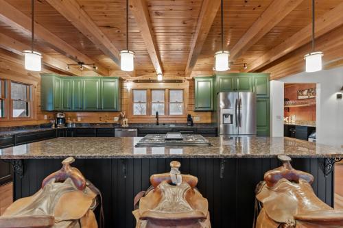 Epic 9-Bed Yellowstone Lodge Theater Bars Sauna & Ski Views - main image