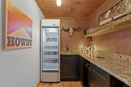 Epic 9-Bed Yellowstone Lodge Theater Bars Sauna & Ski Views - image 7