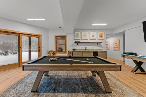 Epic 9-Bed Yellowstone Lodge Theater Bars Sauna & Ski Views - image 14