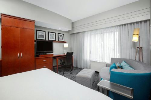 Courtyard by Marriott Jacksonville I-295/East Beltway - image 13