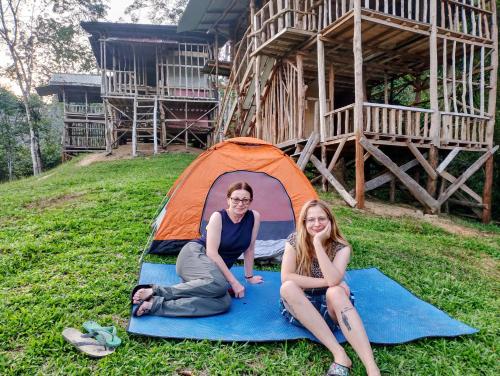 WOOD CABIN LODGE IN THE FOREST book here treking with us - Selesai