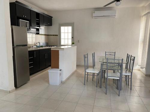 Elohim Airport House