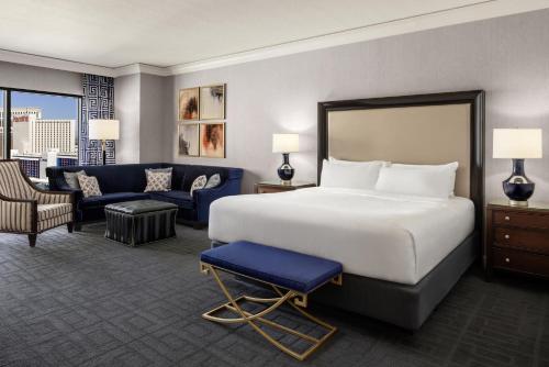 Augustus Strip View Room 1 King Non-Smoking