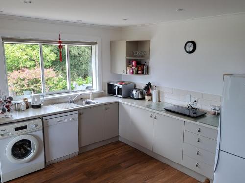 Facilities, Golden Hills Farm Cottage with Swimming Pool in Brightwater