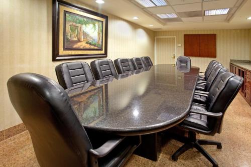 Holiday Inn Express Hotel & Suites El Centro - image 2