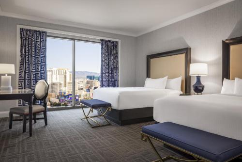 Palace Strip View Room 2 Queens Non-Smoking