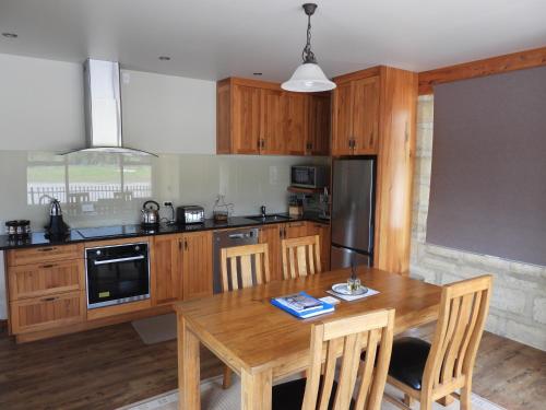 Kitchen, Mahana Farm Cottage in Mahana