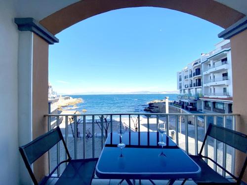 Hermoso apartamento en L'Escala, 1 habitación, terraza, cocina equipada, cerca de playas y comercios - HISP-7-37