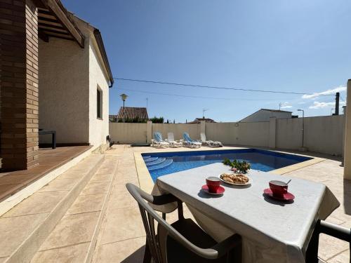 Casa familiar con piscina privada y terraza en L'Escala - HISP-7-76