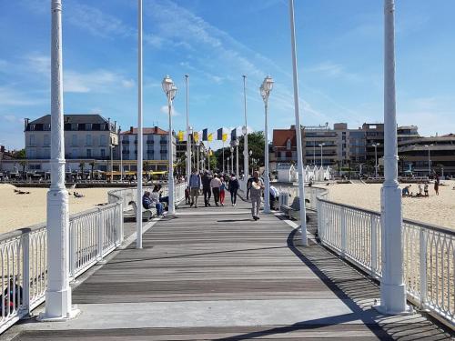 Charmant T2 avec balcon parking inclus proche plage et commerces - FR-1-474-291 - image 2
