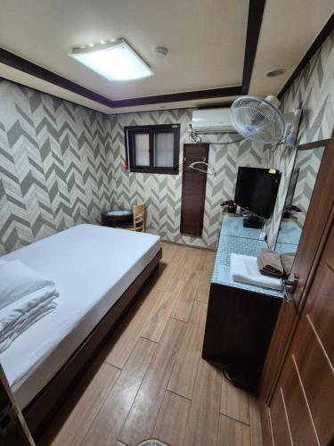 Joyful Stay Room Type - Standard Double Room