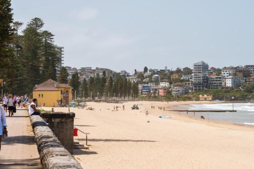 Manly Beach Guesthouse Room Type - Queen Room