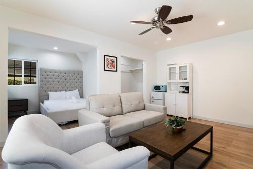 Freshly Renovated Studio for Two in the Heart of LA