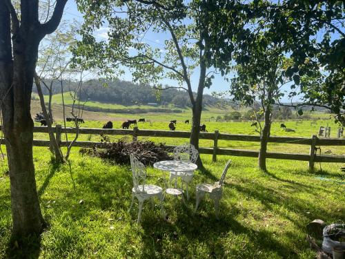 Hillview Farmstay Unit - Where Coast Meets the Sea in Yatte Yattah